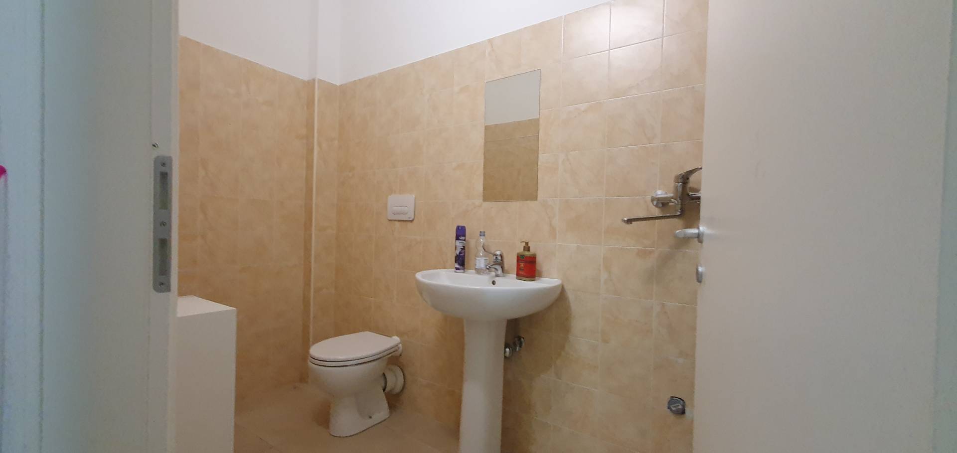 Locale commerciale in vendita a L'Aquila, S. Barbara