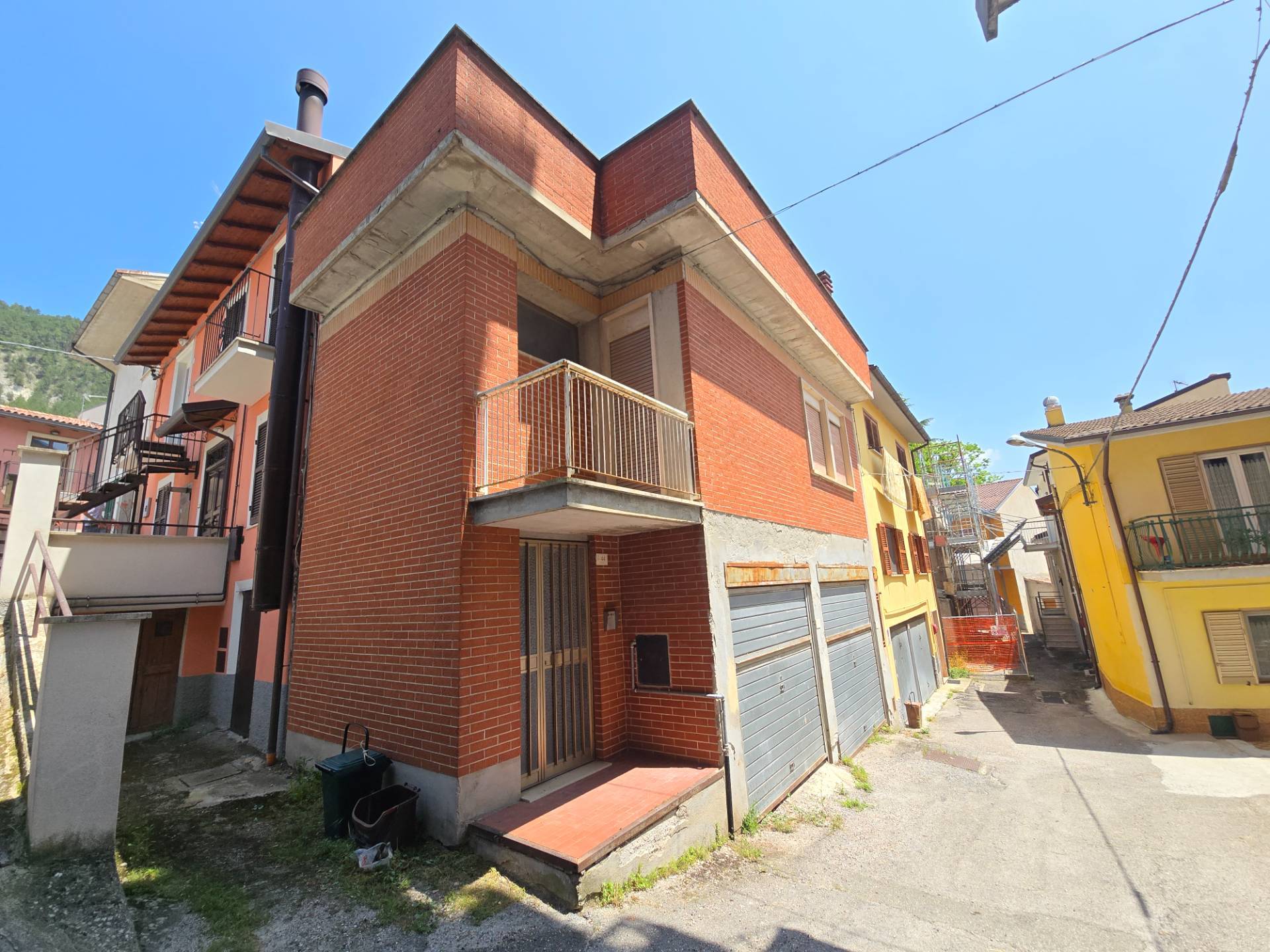 Box o garage in vendita a Pizzoli, Pizzoli