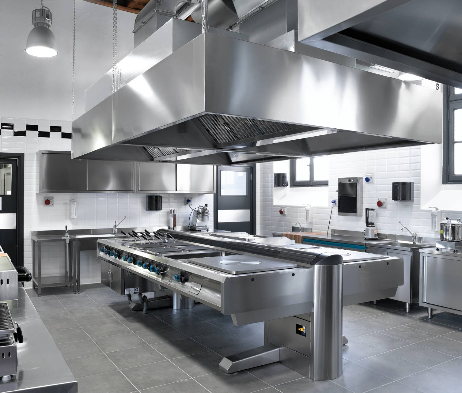 Locale commerciale in vendita a L'Aquila, Centro storico