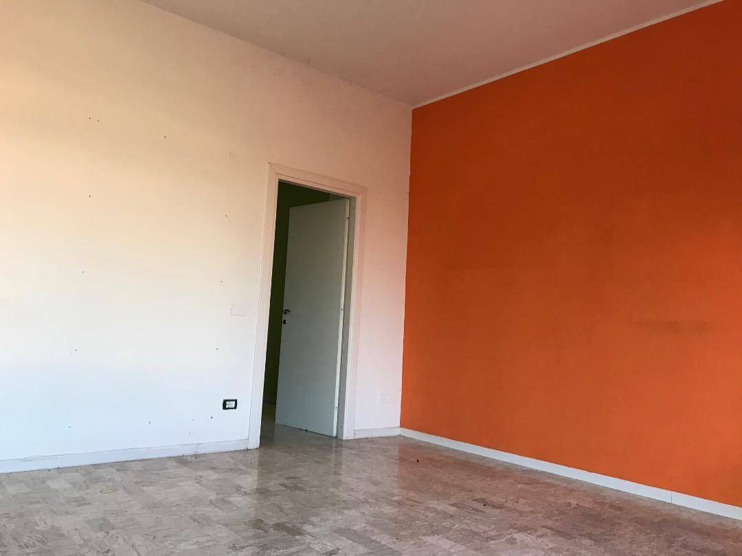 Locale commerciale in affitto a L'Aquila, Torrione