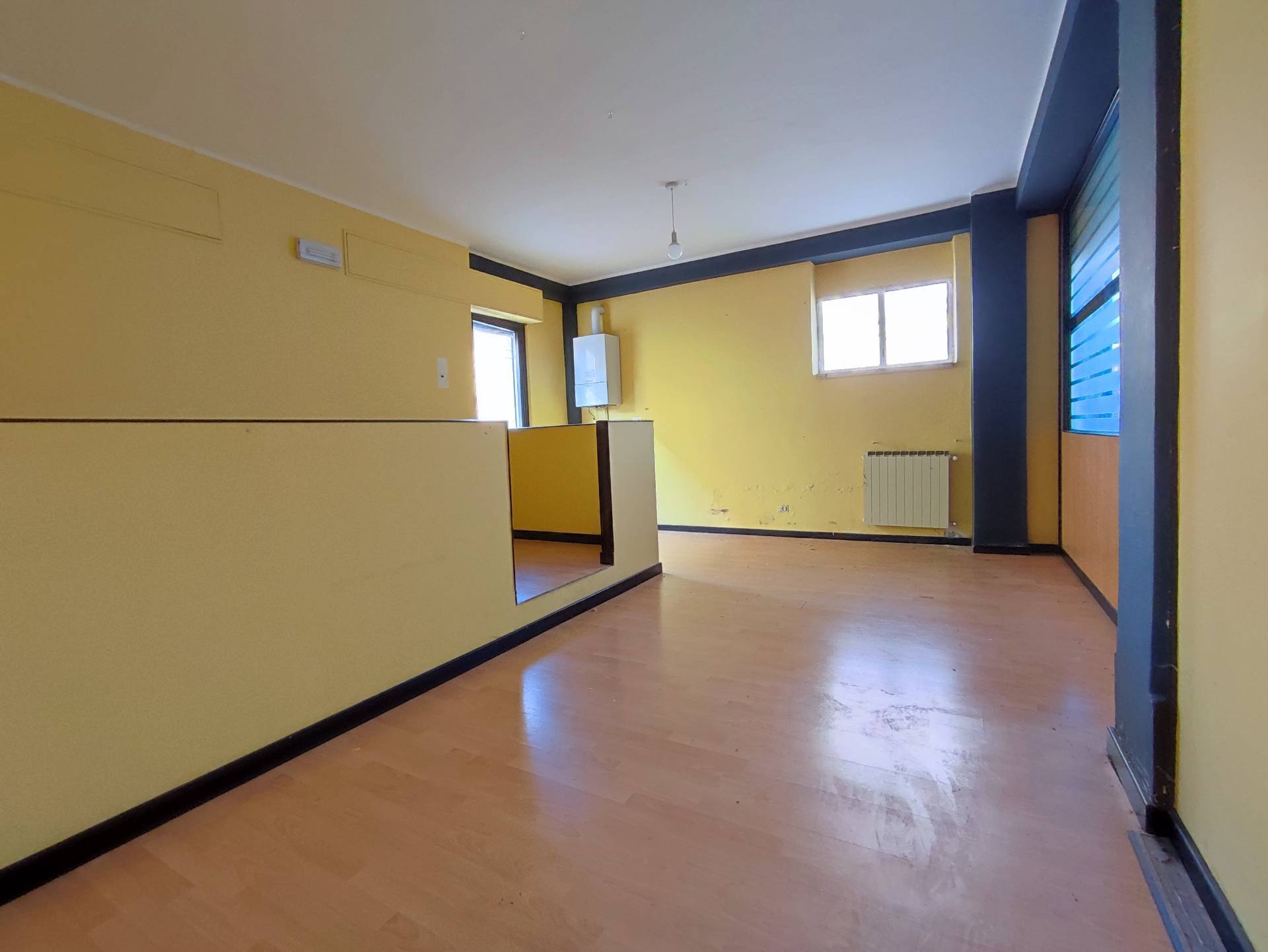 Locale commerciale in affitto a L'Aquila, Pettino