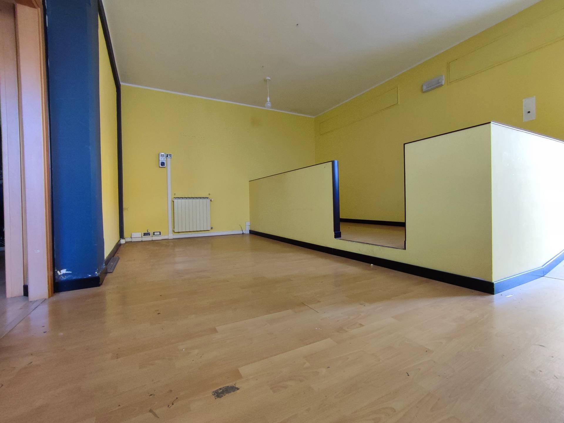 Locale commerciale in affitto a L'Aquila, Pettino