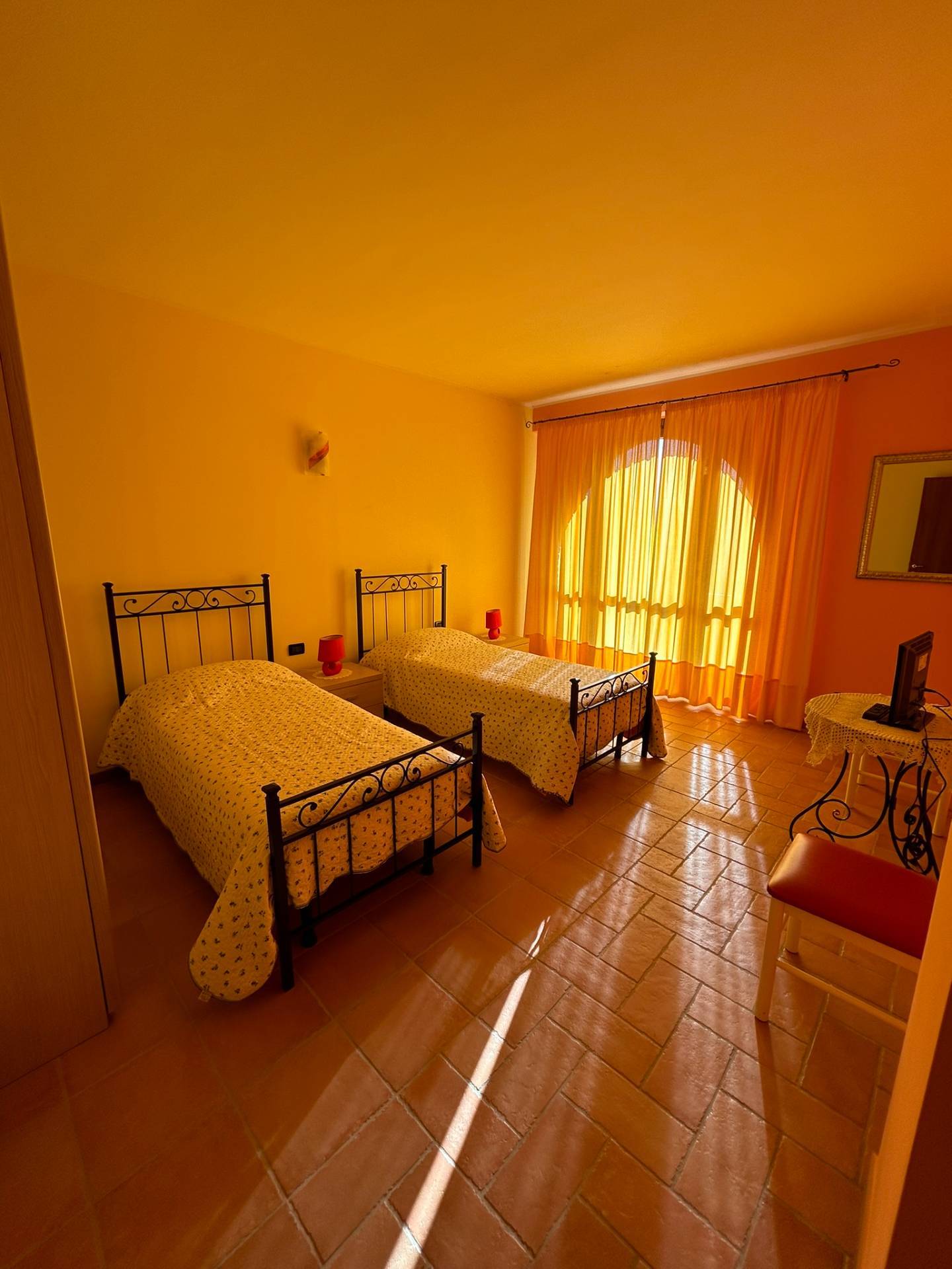 Locale commerciale in vendita a L'Aquila, Cese