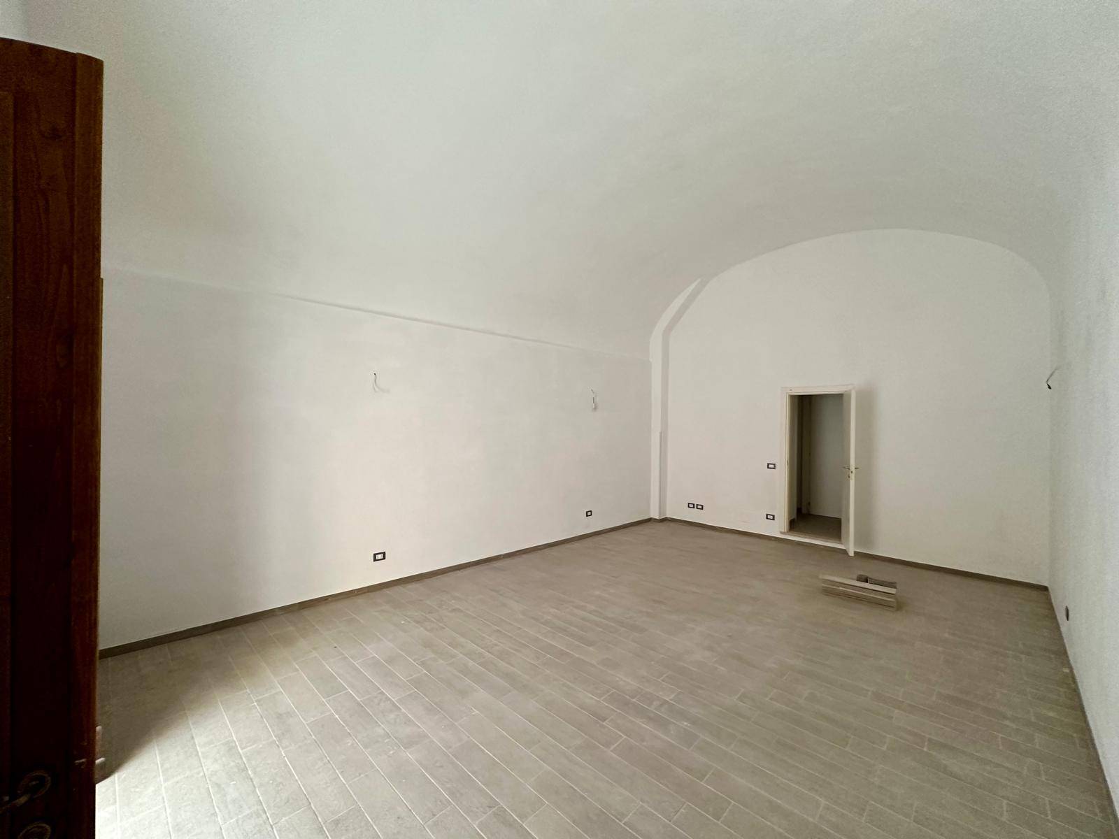 Locale commerciale in affitto a L'Aquila, Centro storico