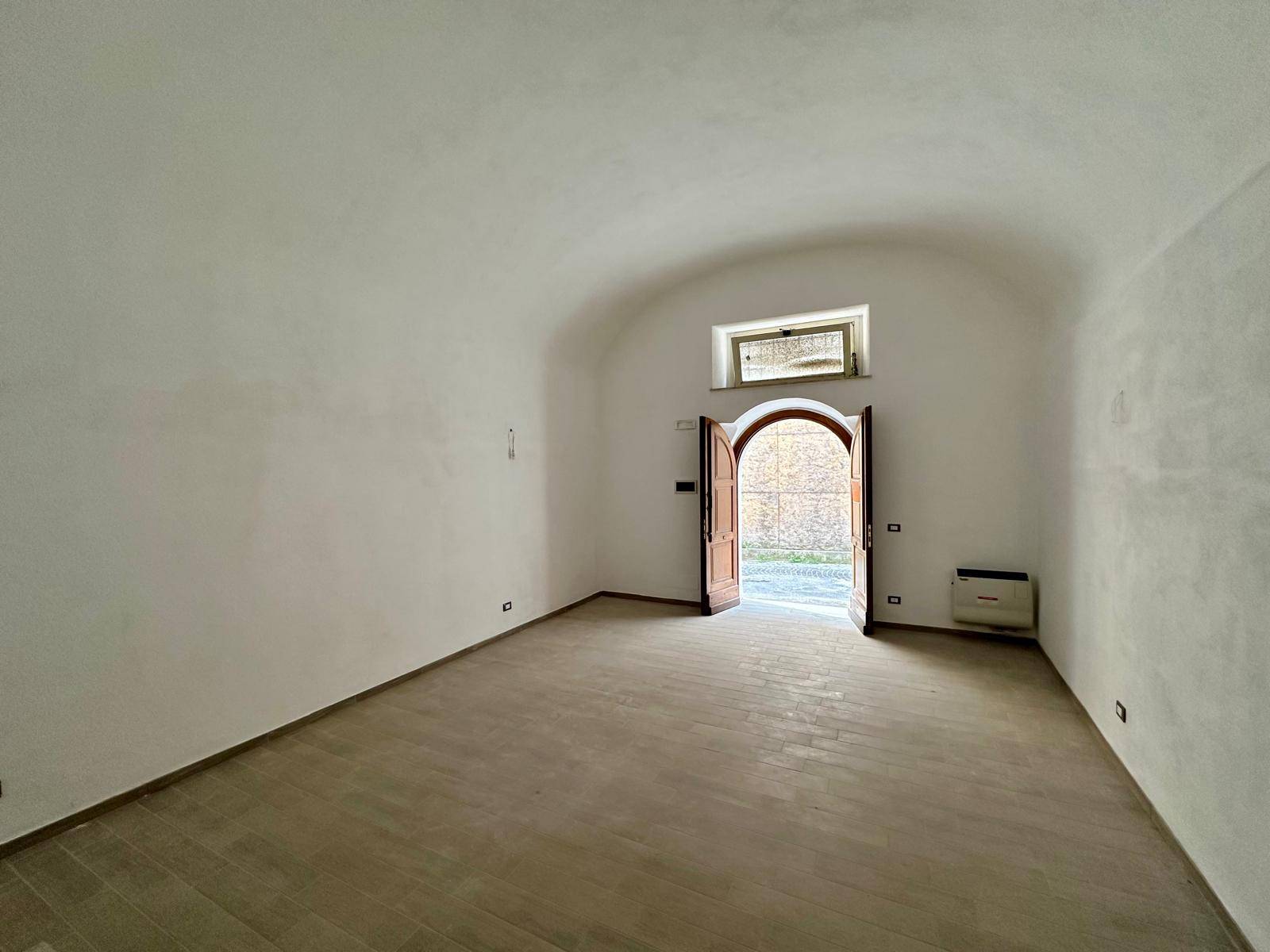 Locale commerciale in affitto a L'Aquila, Centro storico