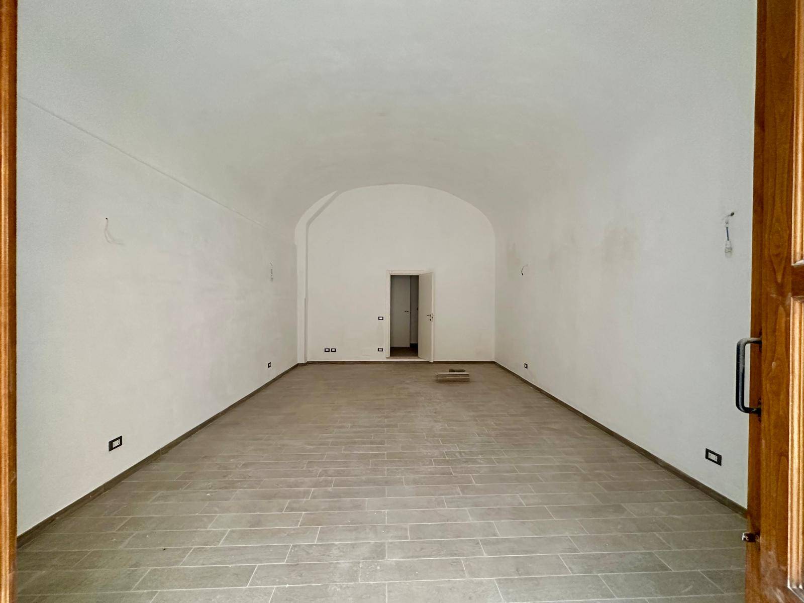 Locale commerciale in affitto a L'Aquila, Centro storico