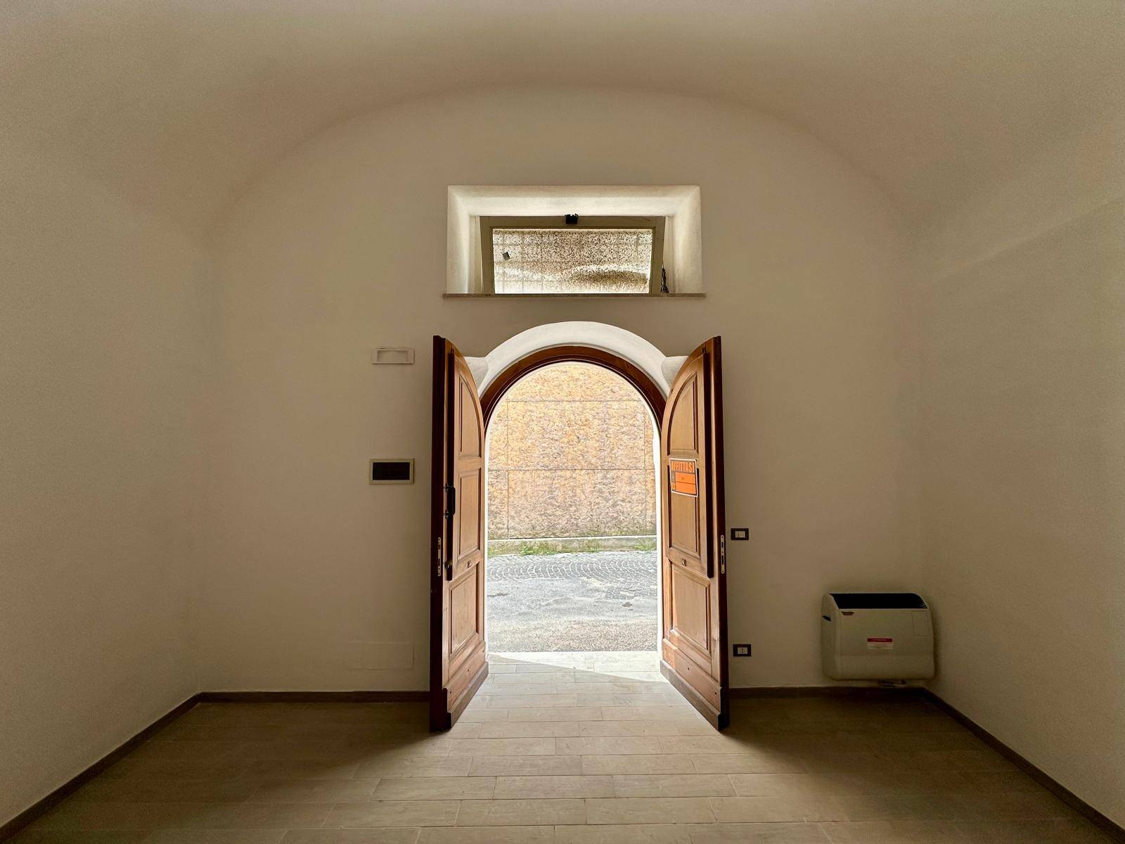 Locale commerciale in affitto a L'Aquila, Centro storico