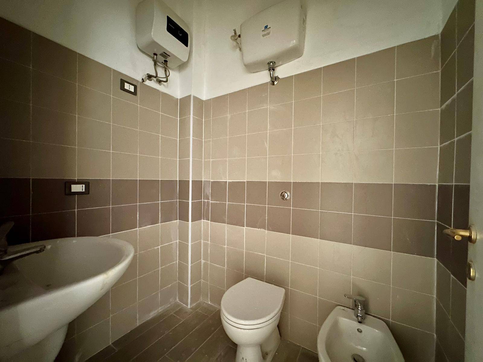 Locale commerciale in affitto a L'Aquila, Centro storico