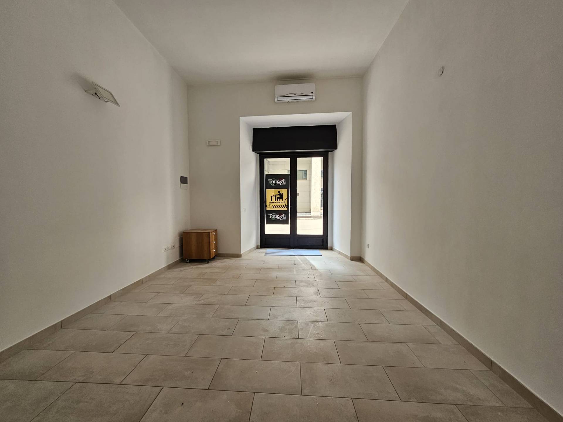 Locale commerciale in affitto a L'Aquila, Centro storico