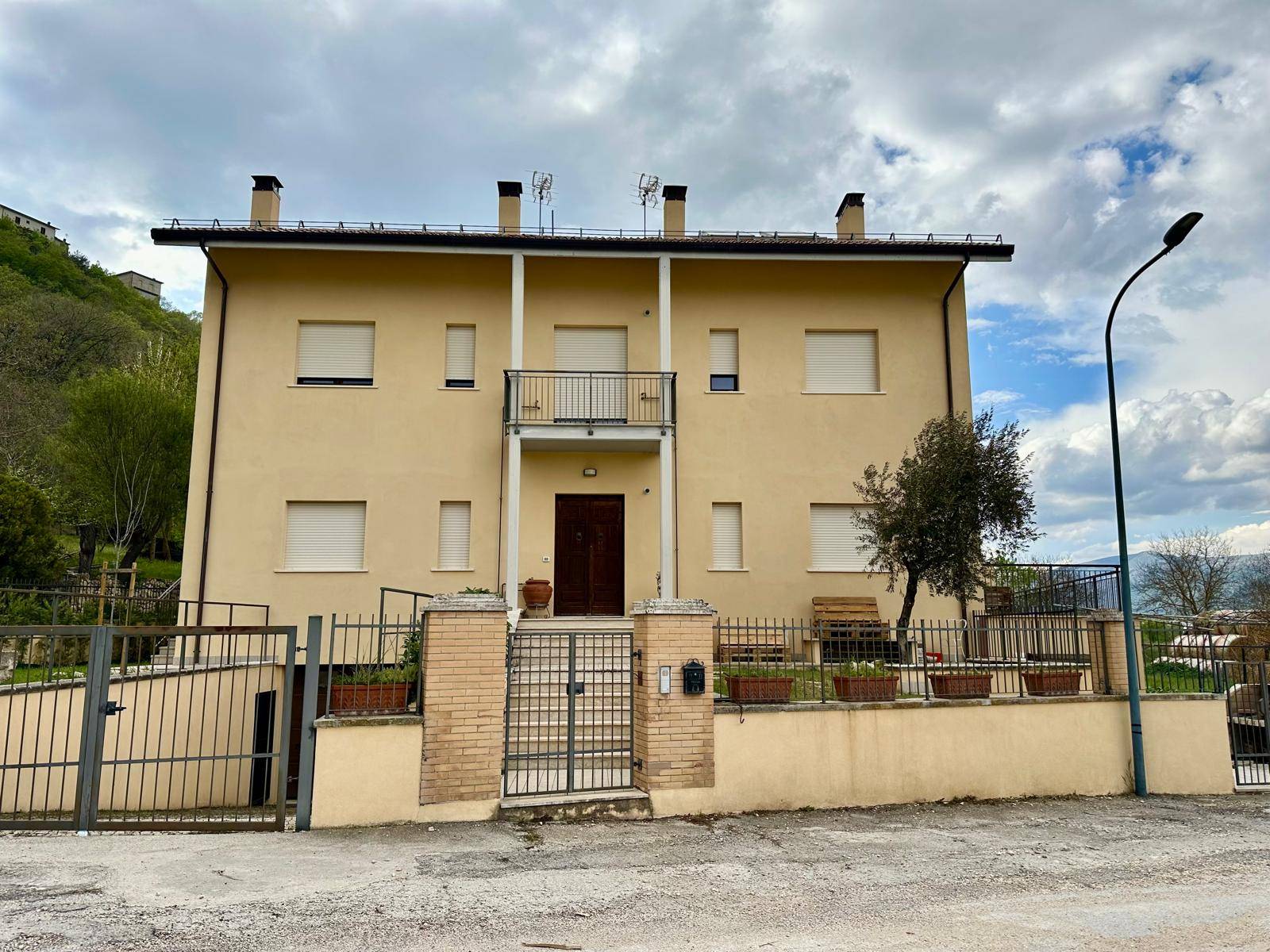 Villa Bifamiliare in vendita a Caporciano