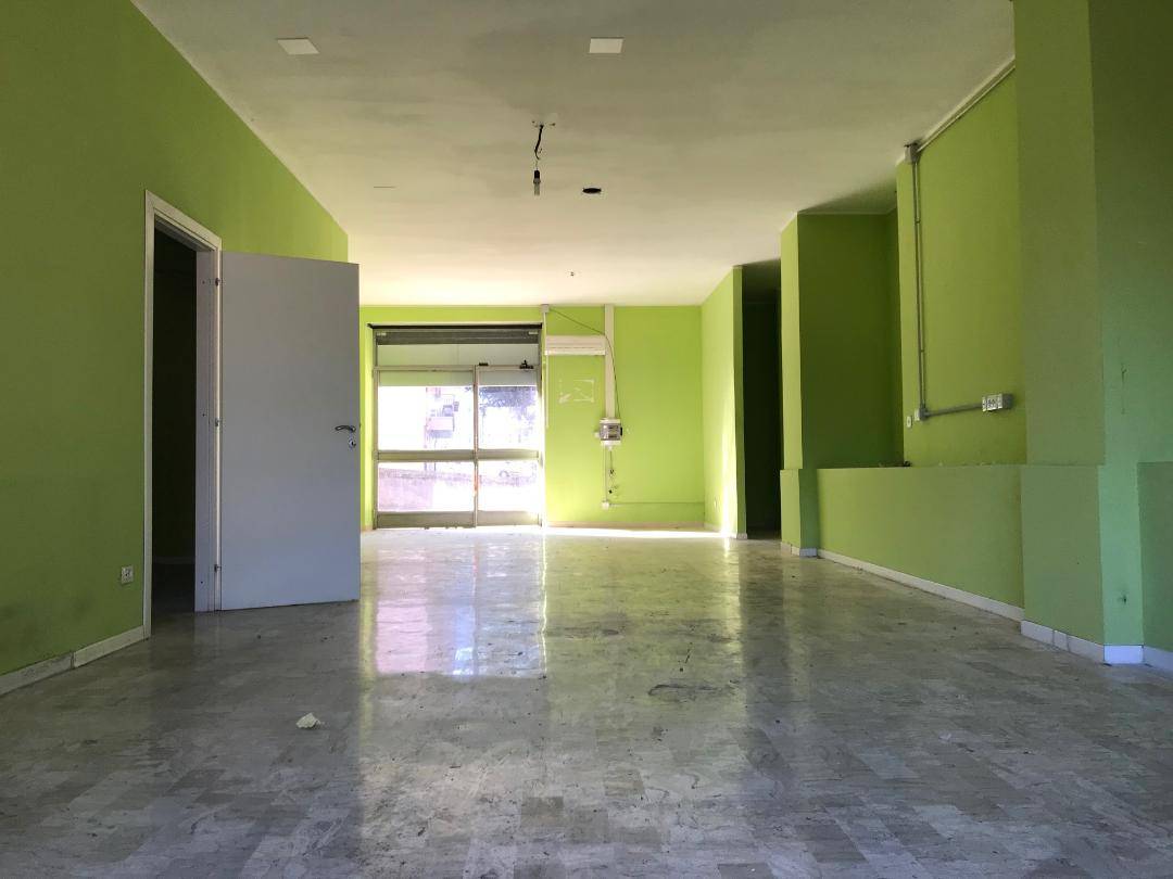 Locale commerciale in affitto a L'Aquila, Torrione