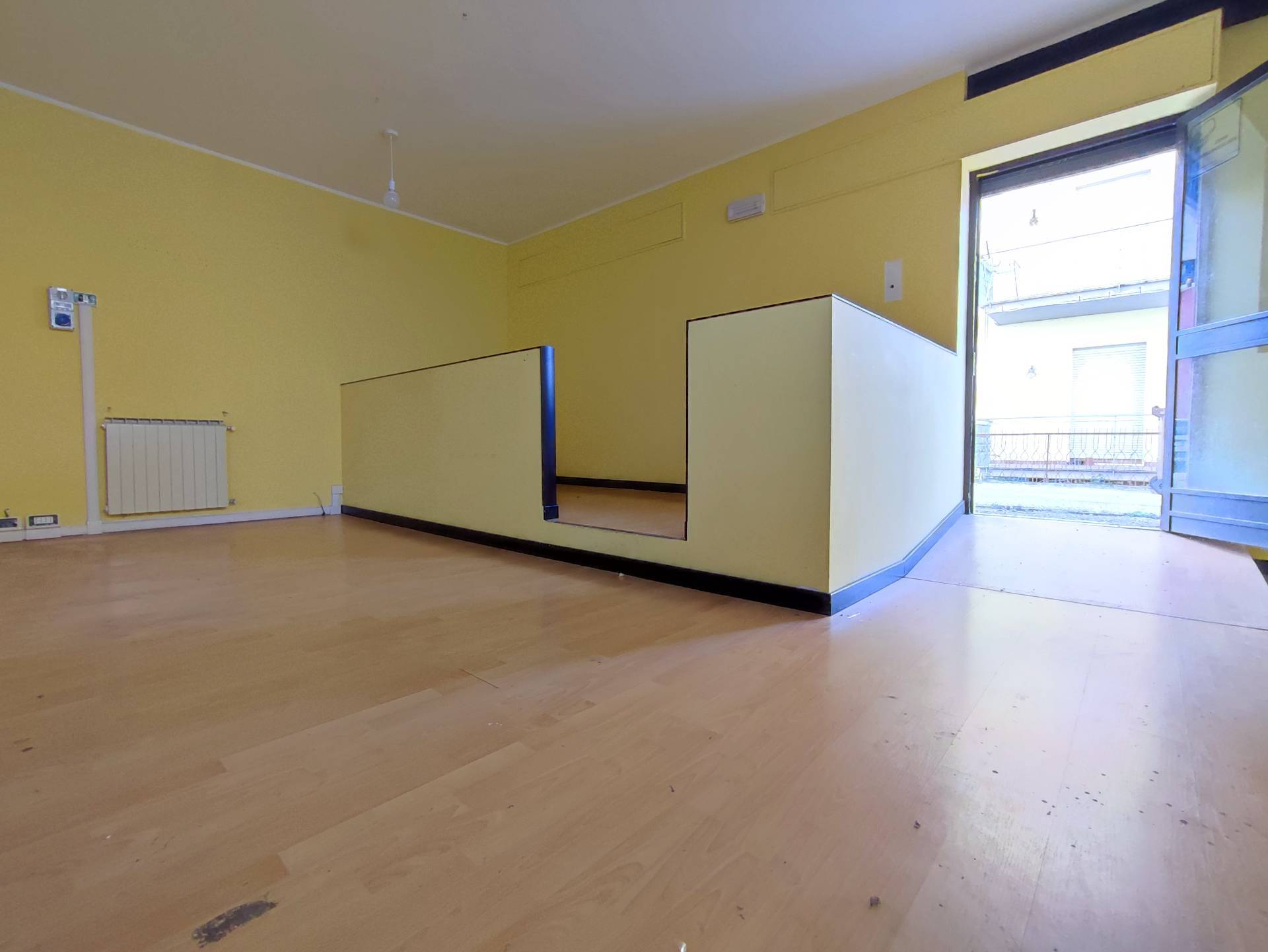 Locale commerciale in affitto a L'Aquila, Pettino