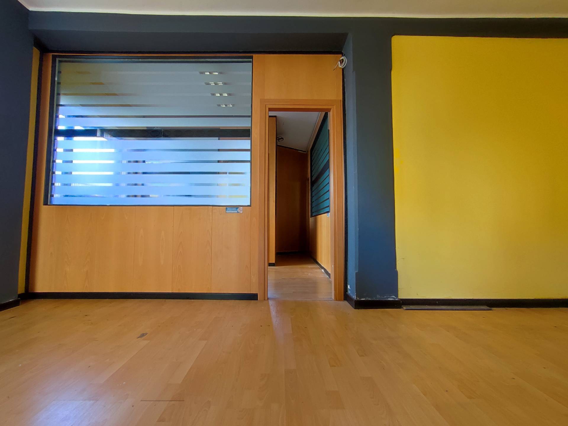 Locale commerciale in affitto a L'Aquila, Pettino