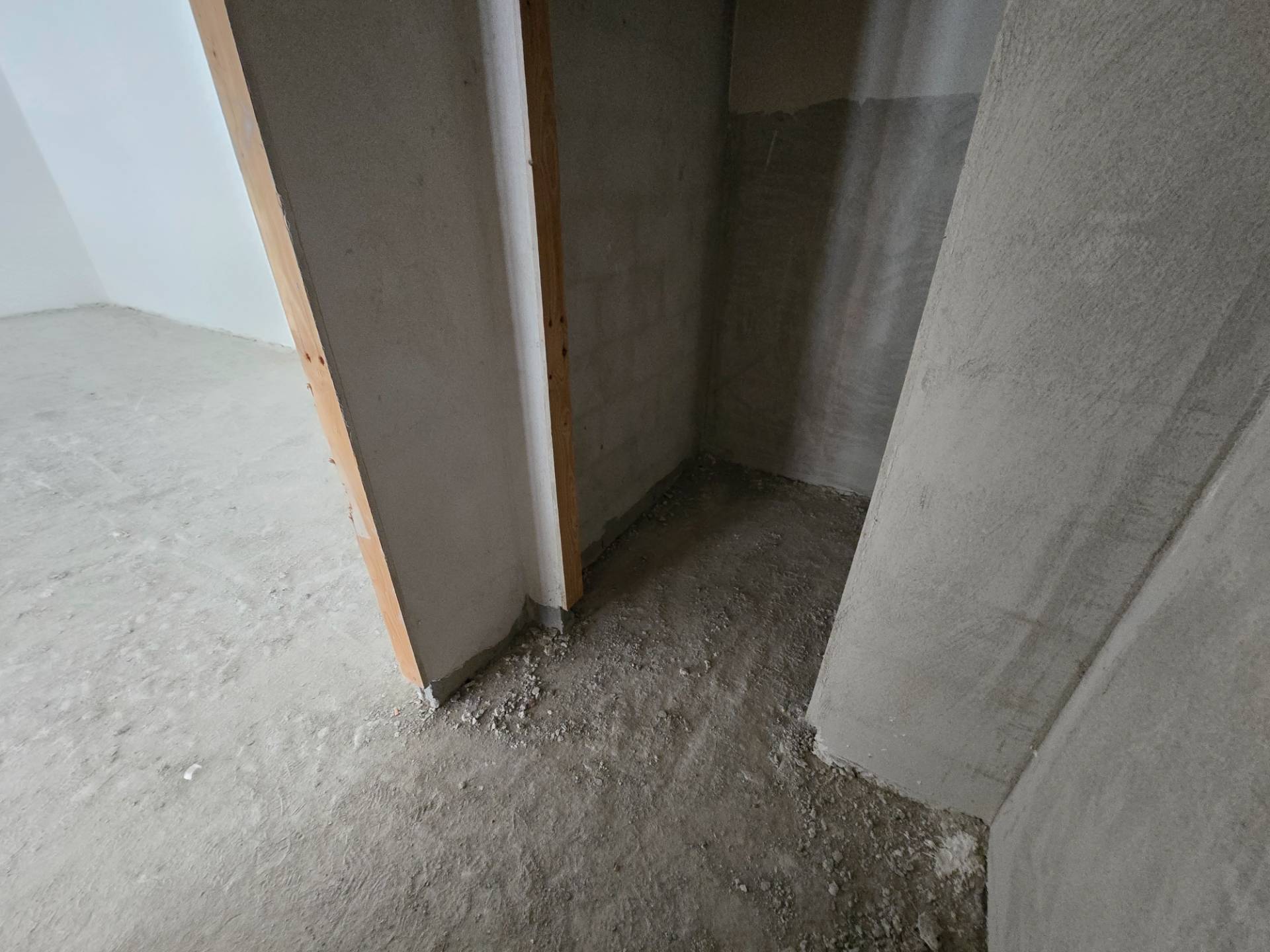 Locale commerciale in vendita a L'Aquila, Via della Croce Rossa