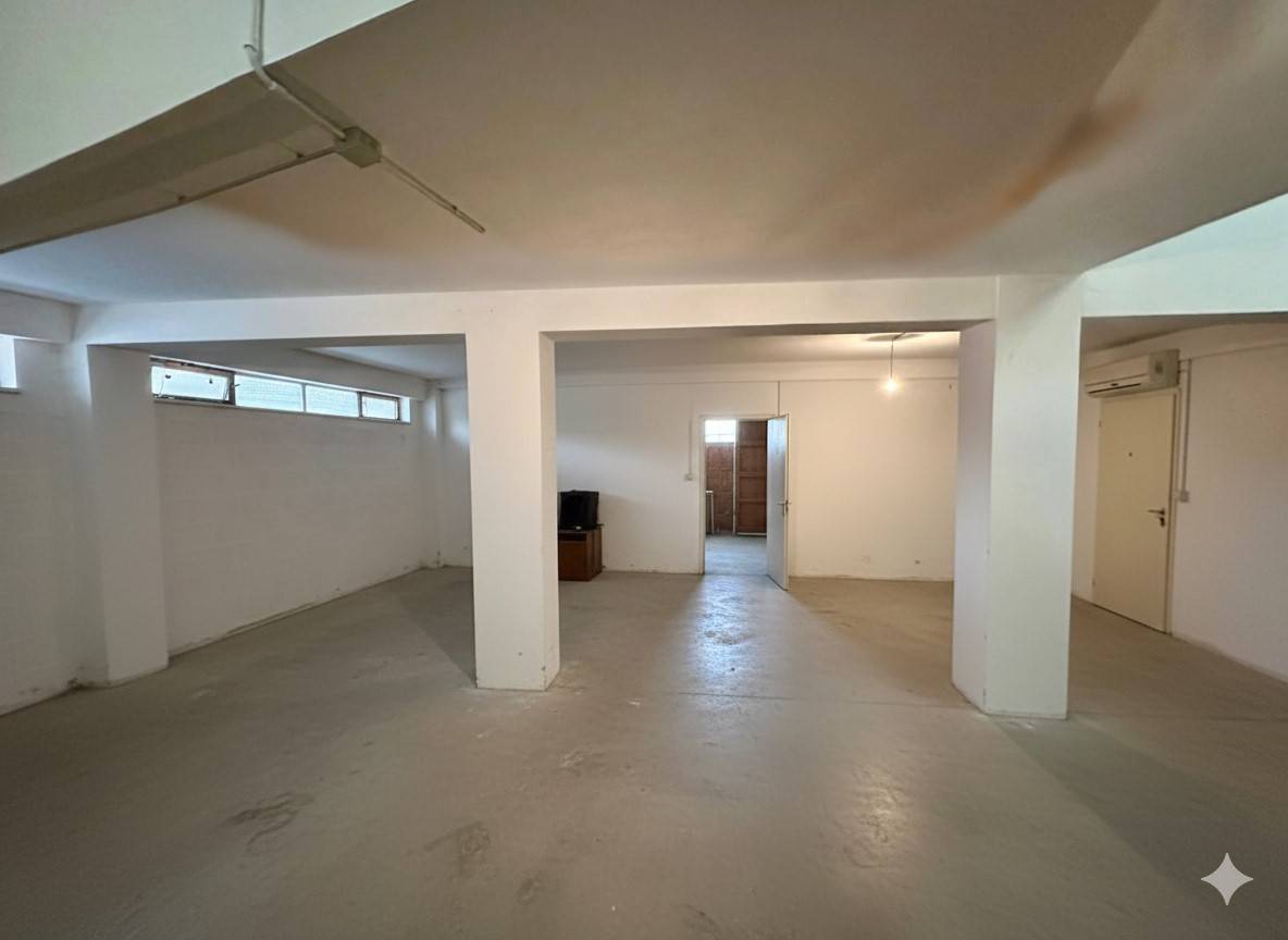 Magazzino in vendita a L'Aquila, Piazza d'Armi