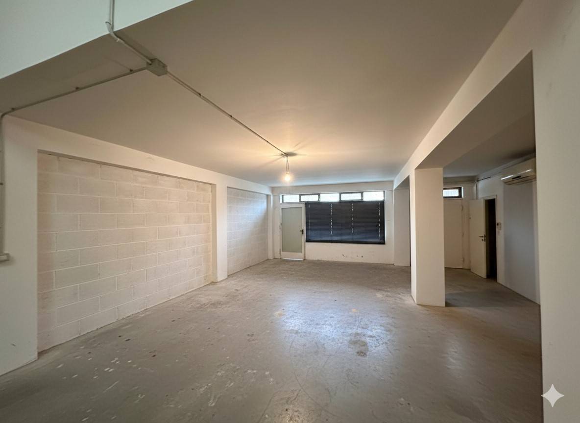 Magazzino in vendita a L'Aquila, Piazza d'Armi