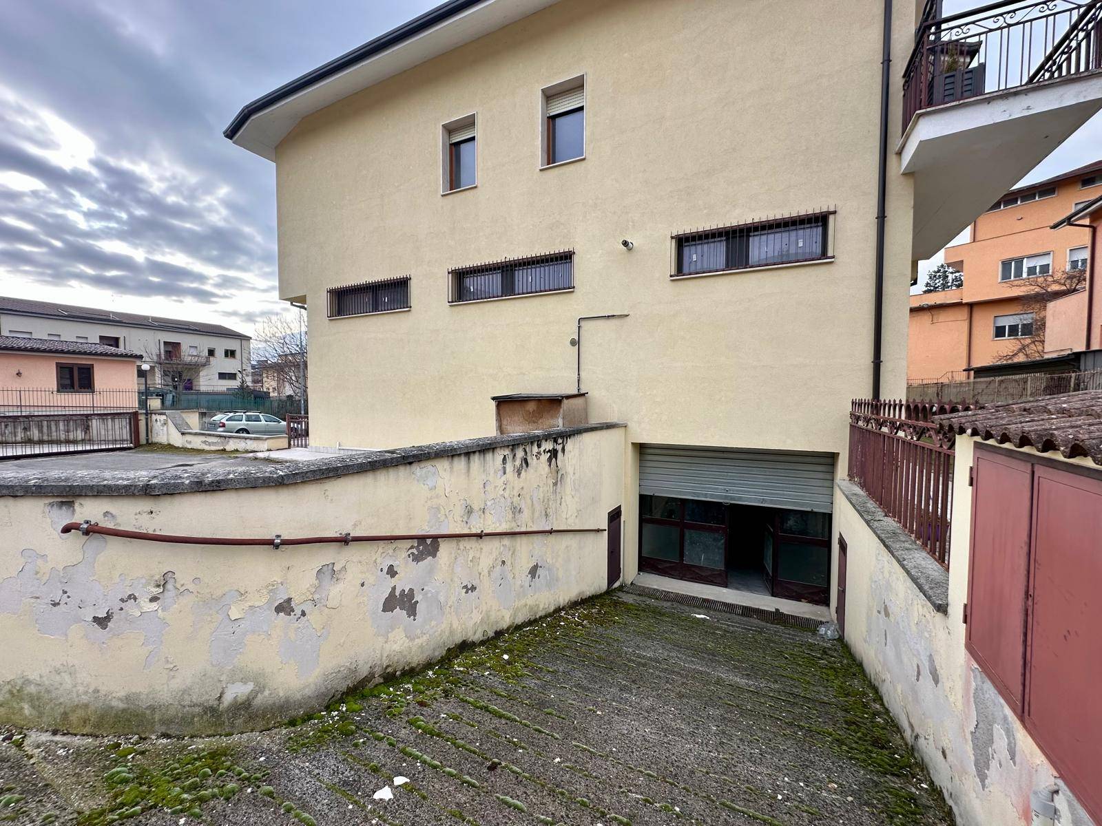 Magazzino in vendita a L'Aquila, Piazza d'Armi