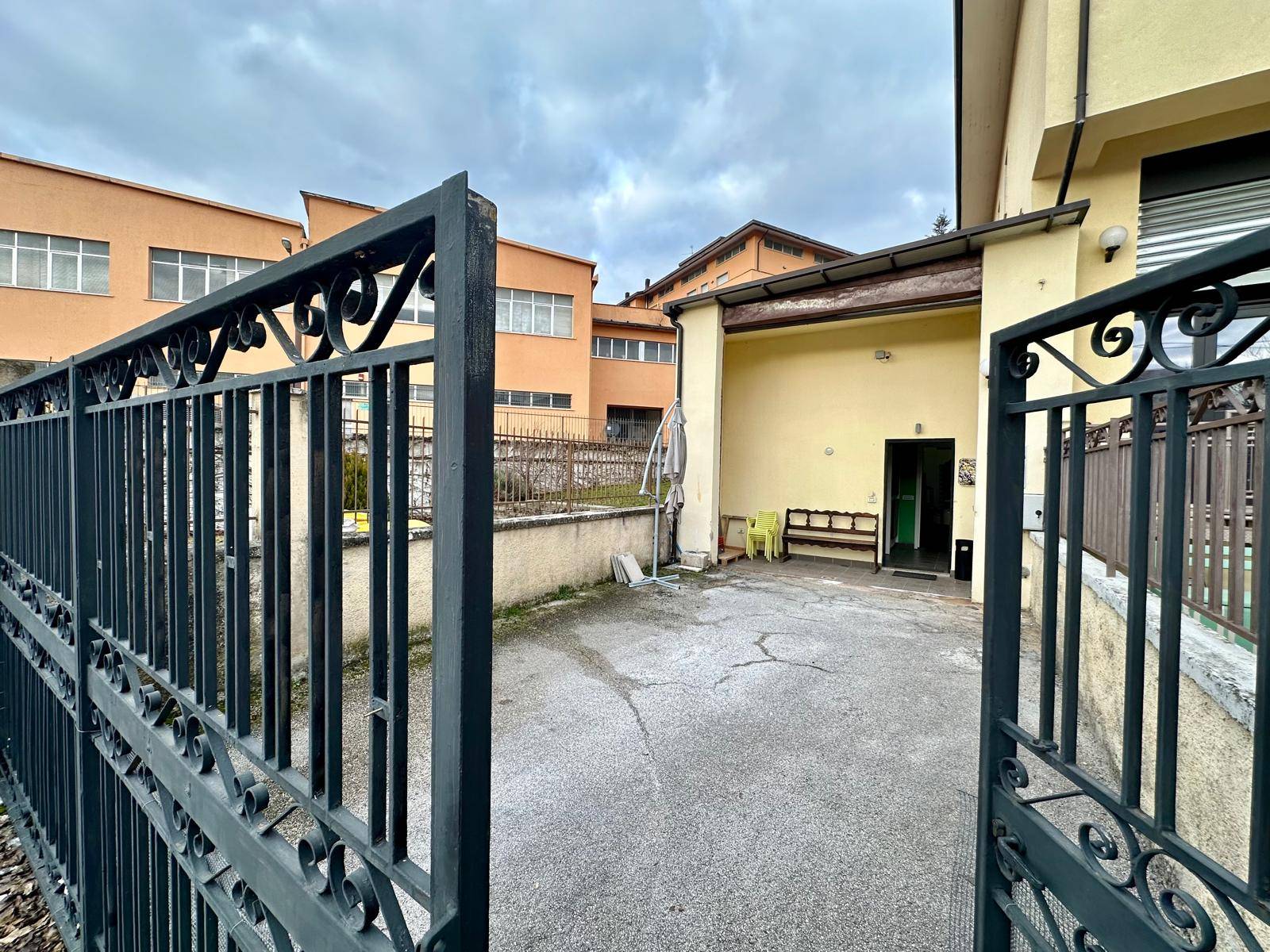 Magazzino in vendita a L'Aquila, Piazza d'Armi