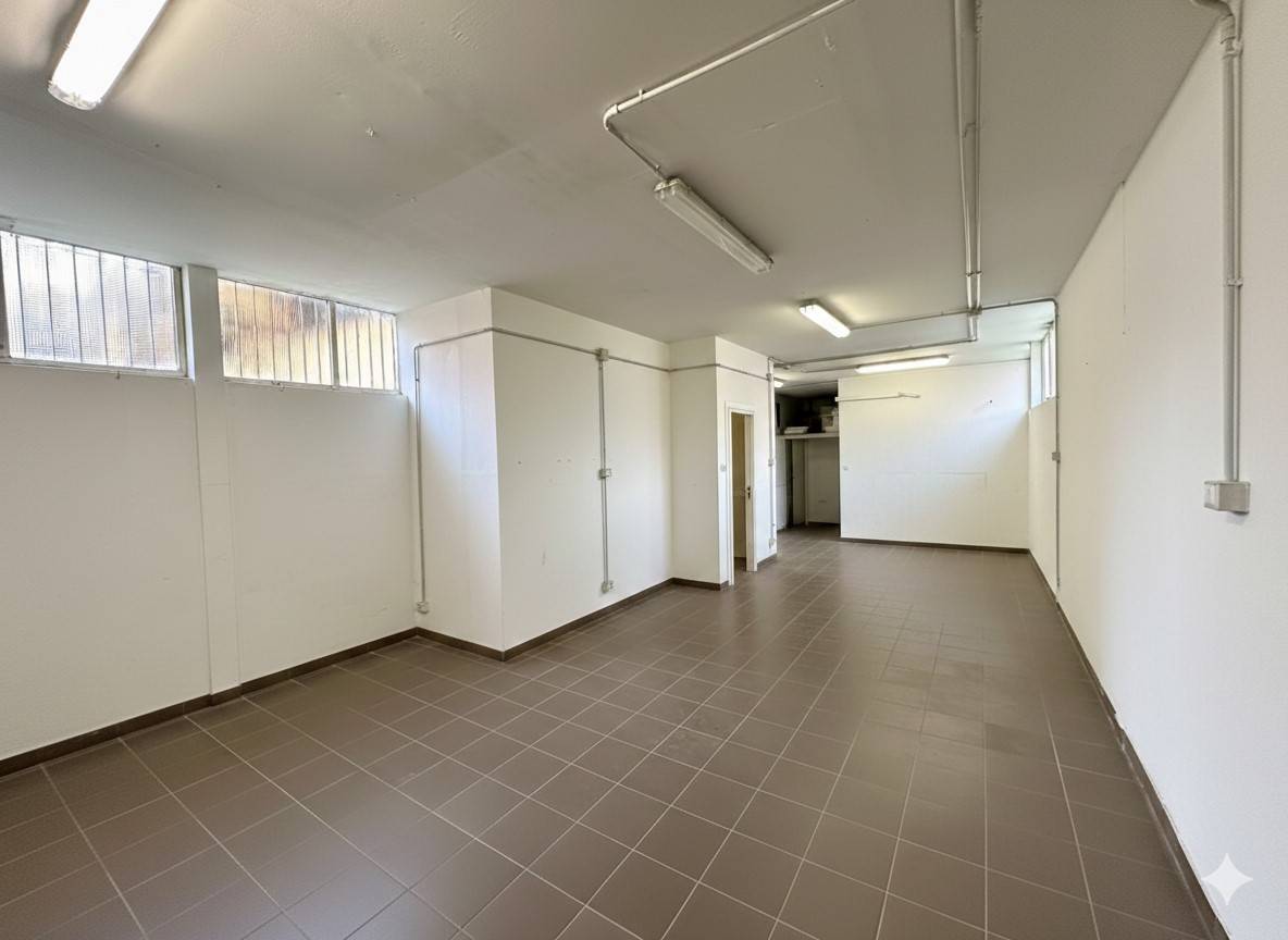 Magazzino in vendita a L'Aquila, Piazza d'Armi