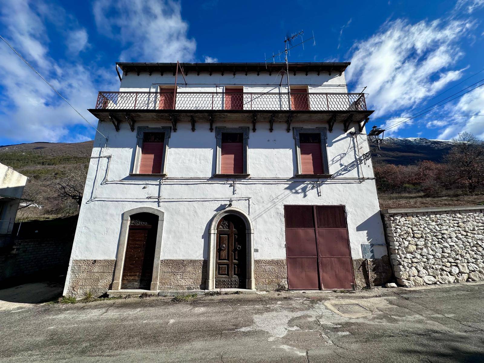 Casa singola in vendita a Villa Santa Lucia degli Abruzzi