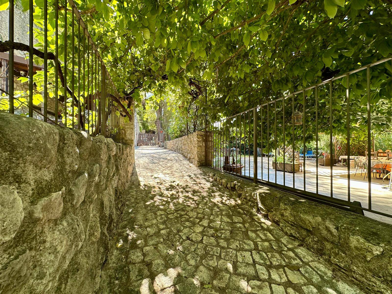 Casa singola in vendita a L'Aquila, Zona Della Rivera