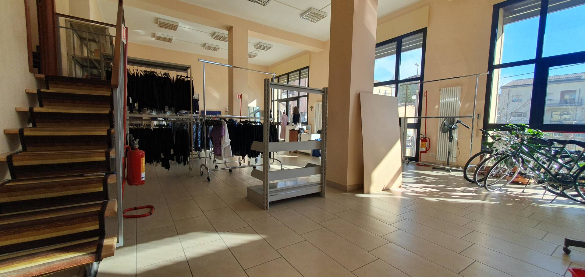 Locale commerciale in affitto a L'Aquila, Piazza d'Armi