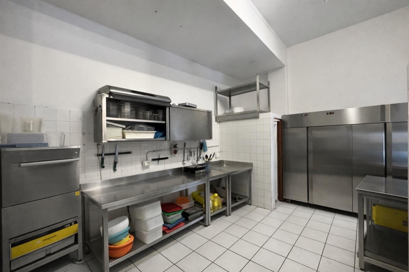 Locale commerciale classe A4 a Verona