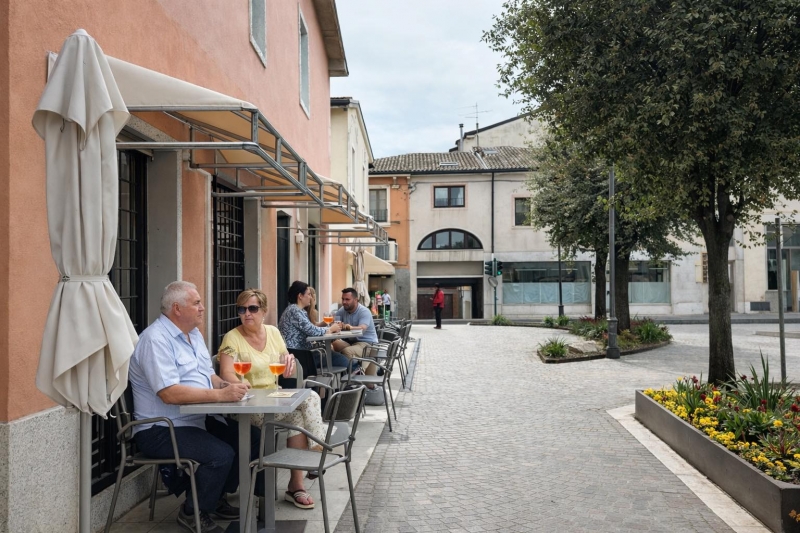 Attivit� commerciale classe A4 a Pescantina