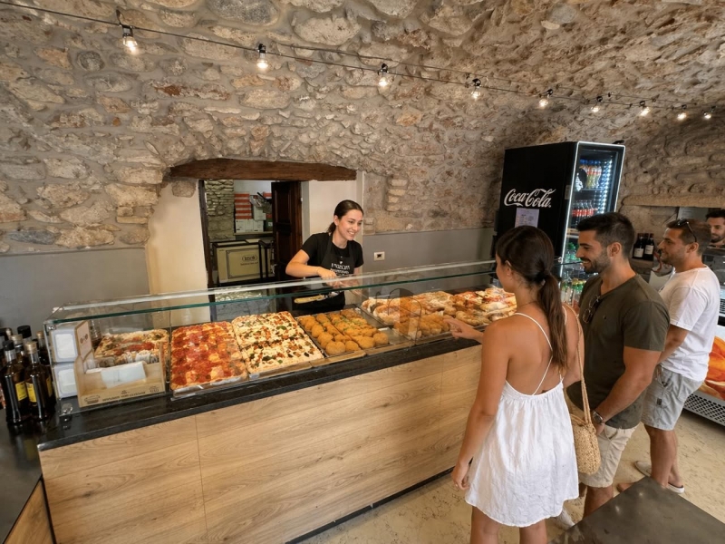 Locale commerciale classe A4 a Torri del Benaco