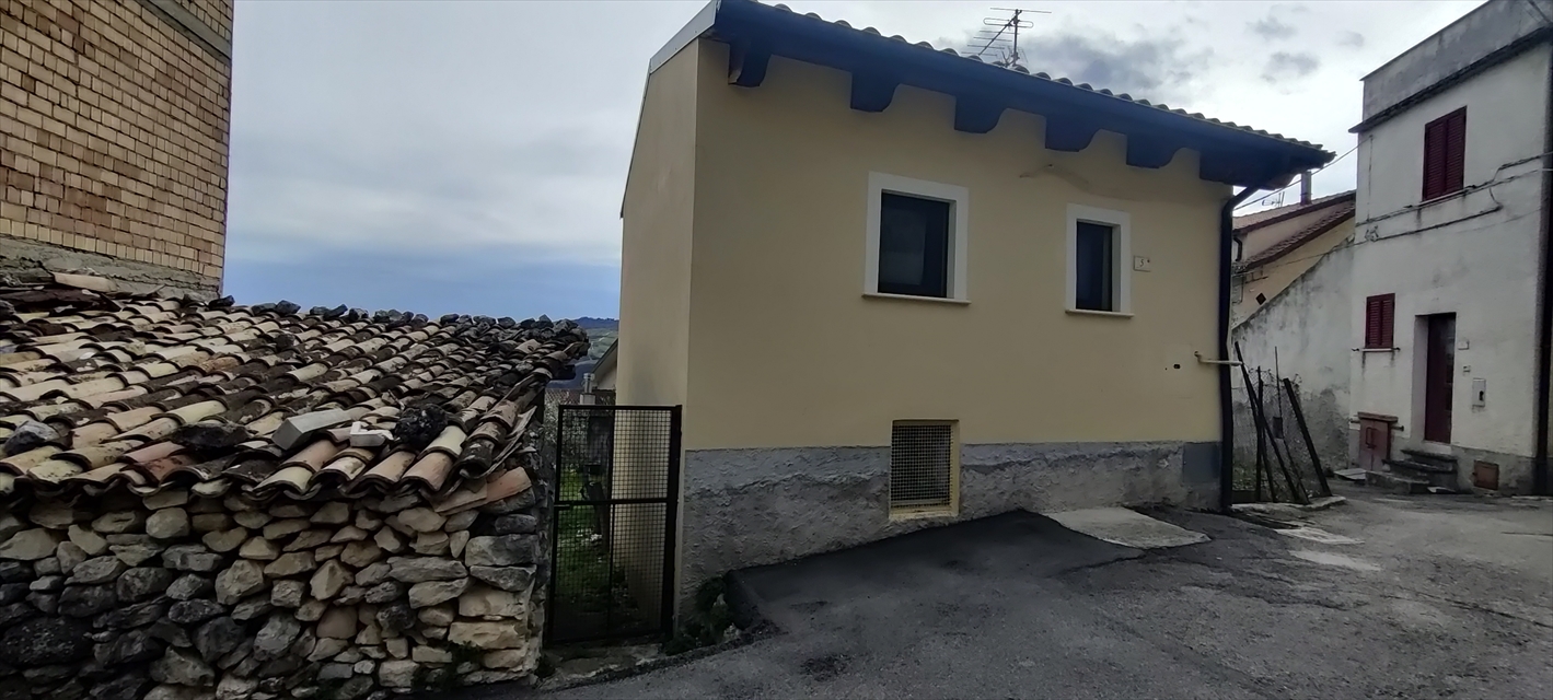 Casa indipendente con giardino in vico 1 san benedetto, Lama dei Peligni