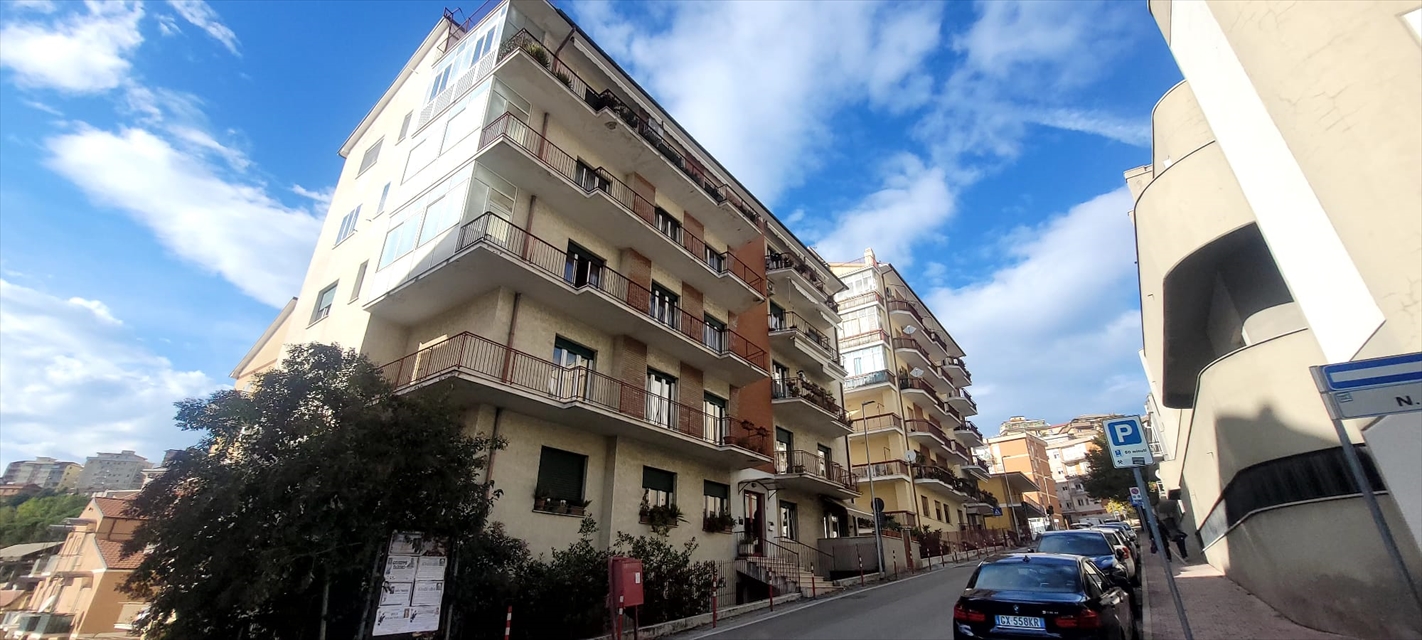 Quadrilocale in vendita in via san camillo de lellis, Chieti