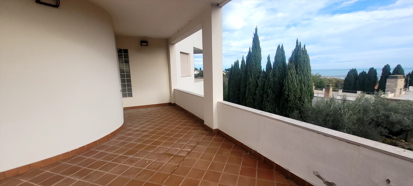 Villa con giardino in via brucicci, Ortona