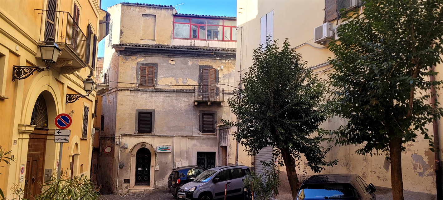 Locale commerciale in vendita in via francesco viaggi, Chieti