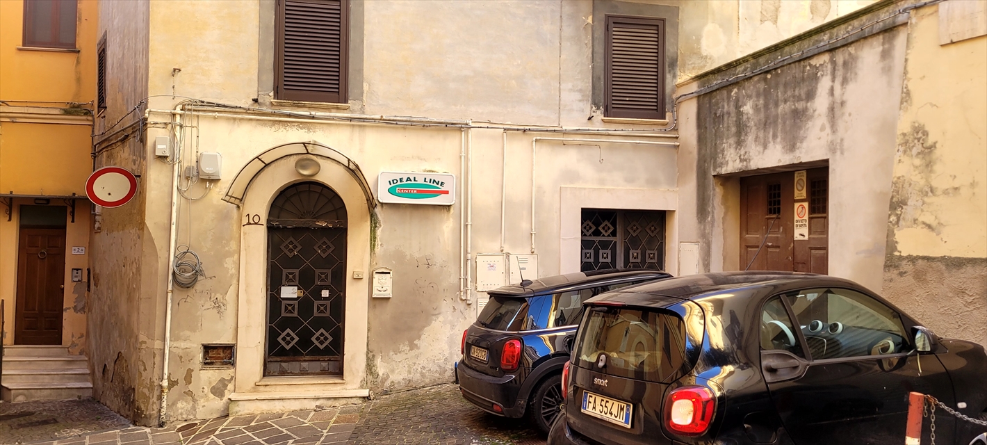 Locale commerciale in vendita in via francesco viaggi, Chieti