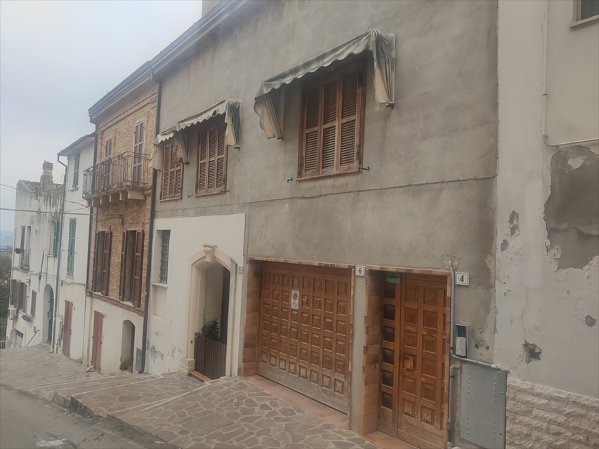 Casa indipendente con box in via isonzo pianella, Pianella