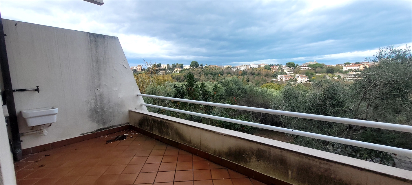 Appartamento con box doppio in via bucicci, Ortona