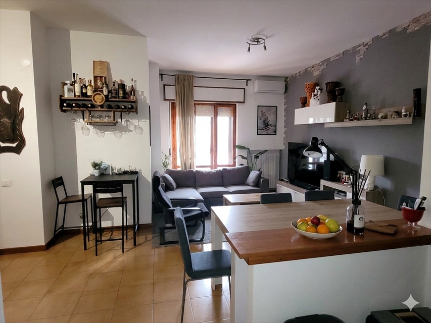 Quadrilocale con box in via trieste del grosso 74, Chieti