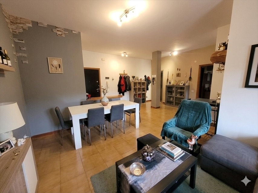 Quadrilocale con box in via trieste del grosso 74, Chieti