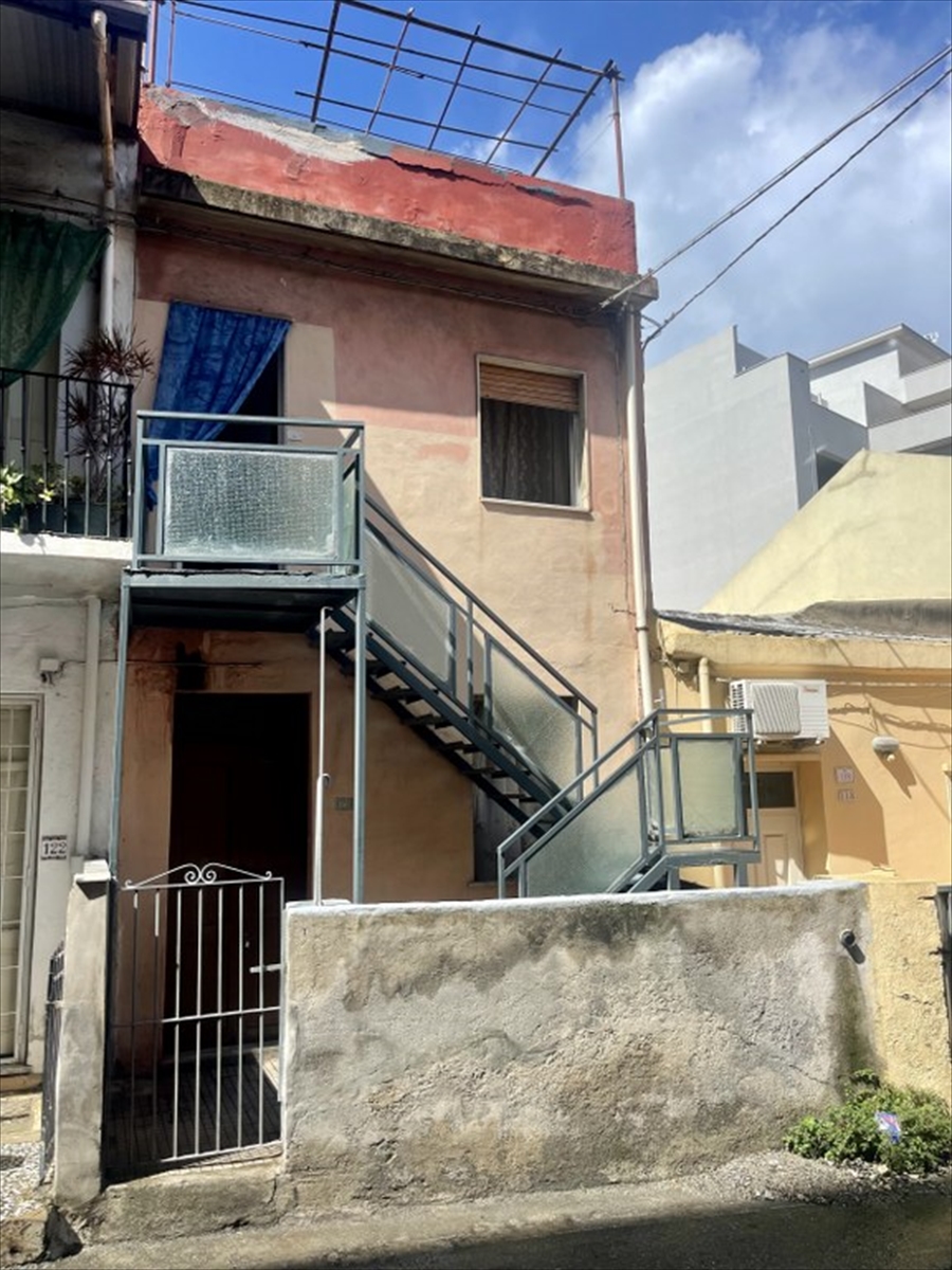 Casa indipendente da ristrutturare in sbarre superiori, Reggio Calabria