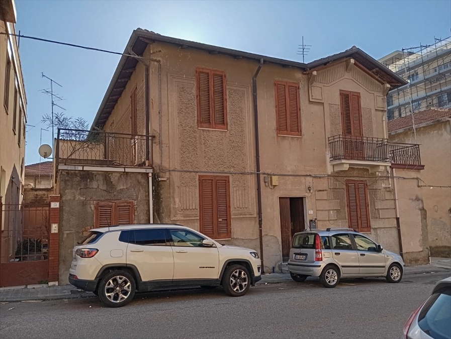 Casa indipendente da ristrutturare in via italia, Reggio Calabria