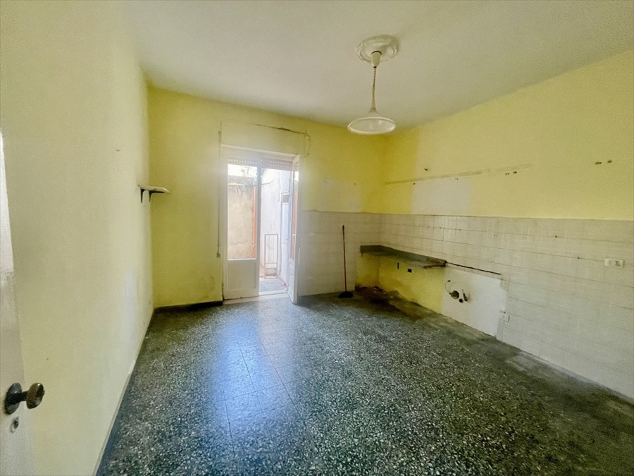 Quadrilocale da ristrutturare in via ncola furnari, Reggio Calabria
