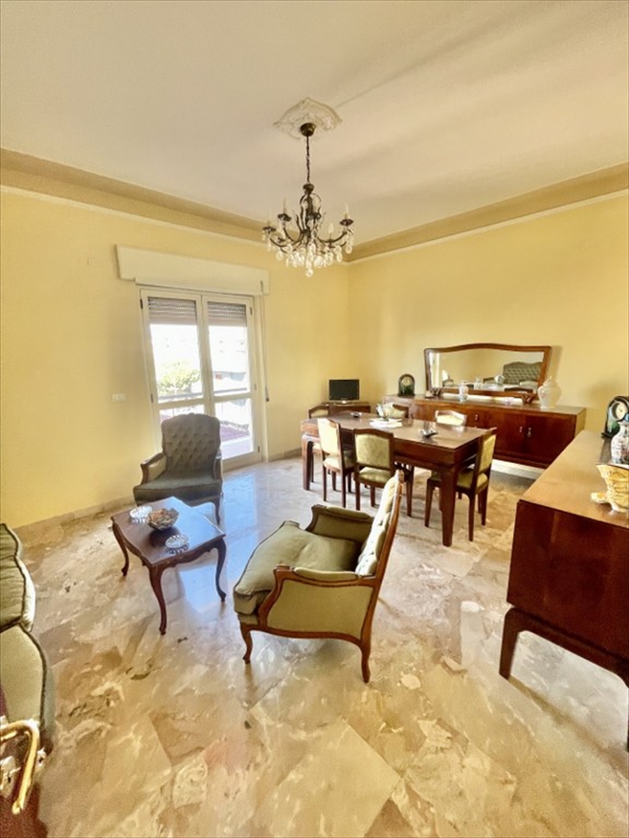 Quadrilocale ristrutturato in via mantova, Reggio Calabria