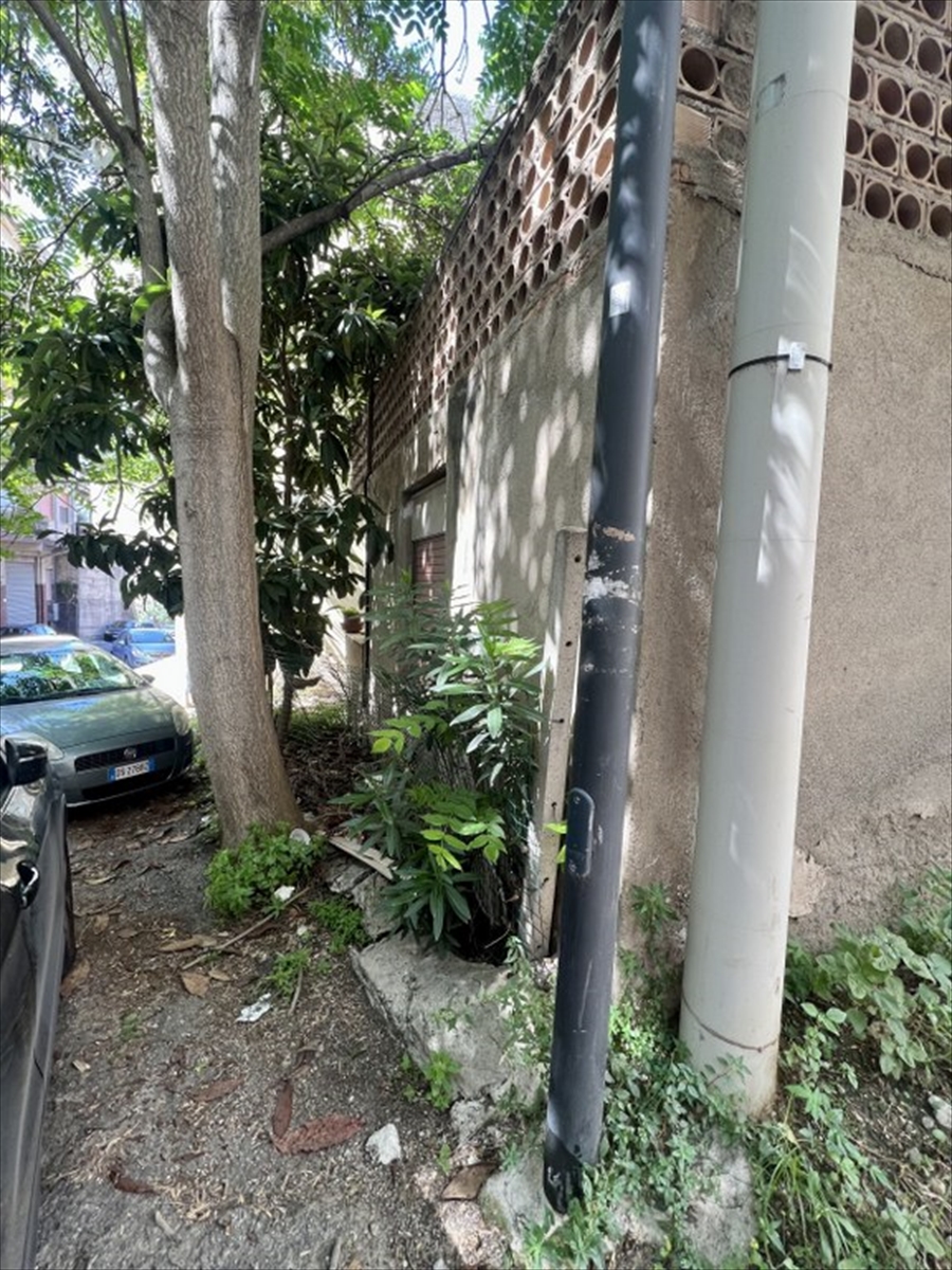 Casa indipendente da ristrutturare in via santa lucia, Reggio Calabria