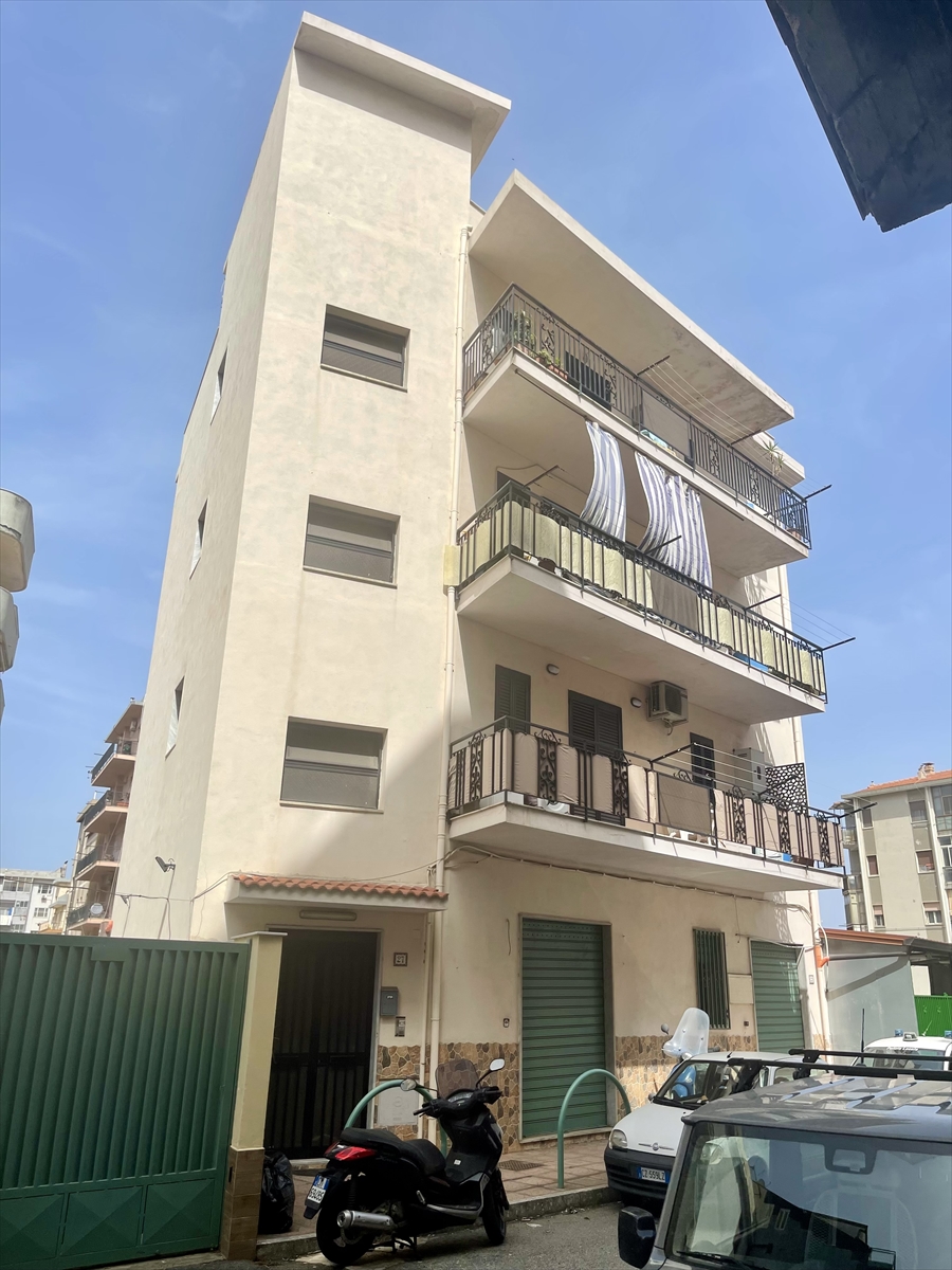 Quadrilocale da ristrutturare in via soccorso, Reggio Calabria
