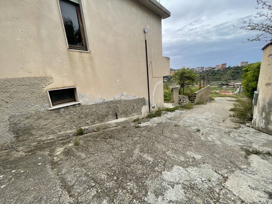 Casa indipendente con giardino in via spirito santo, Reggio Calabria