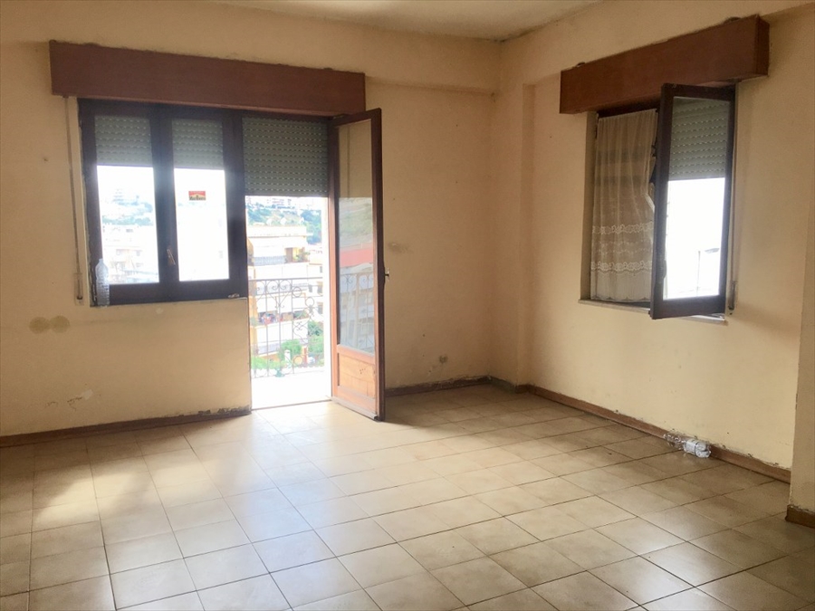 Appartamento da ristrutturare in via provinciale san cristoforo, Reggio Calabria