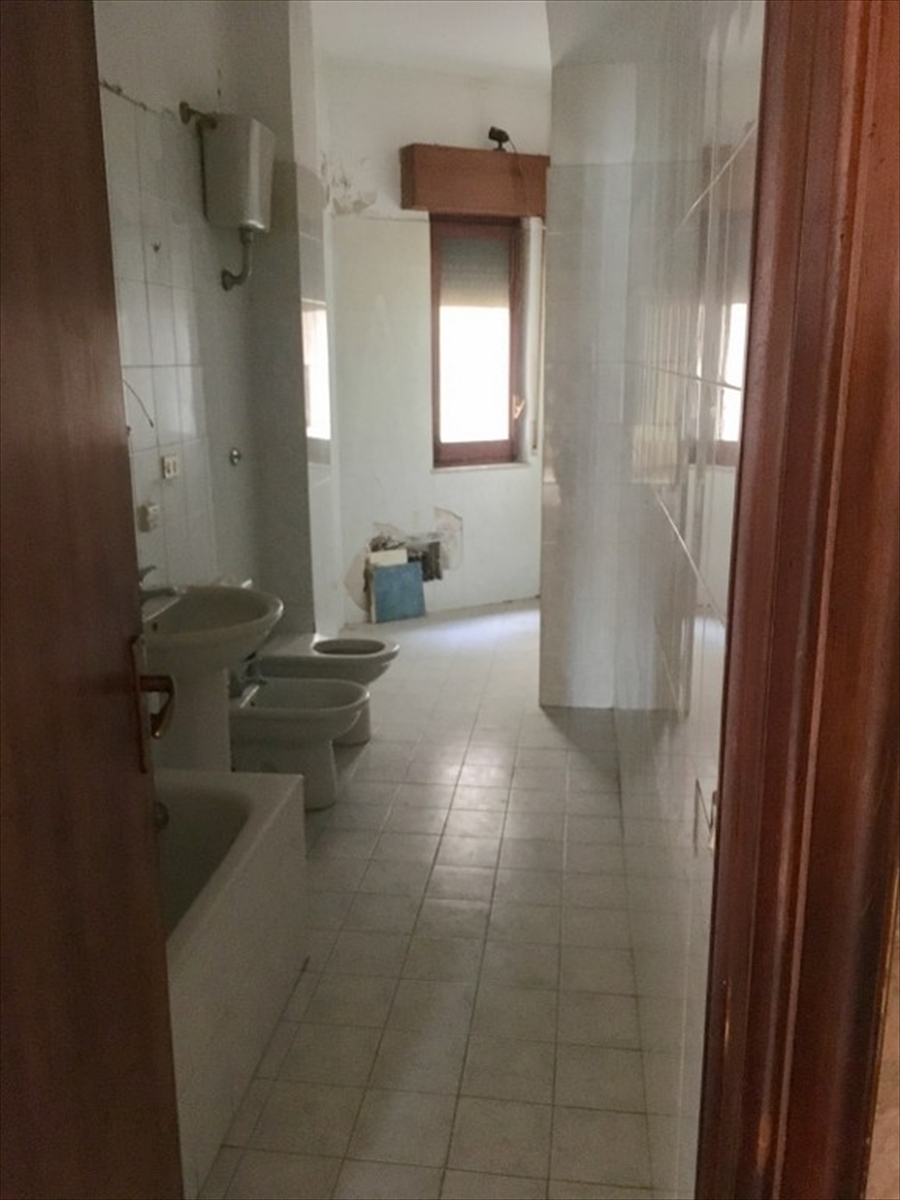 Appartamento da ristrutturare in via provinciale san cristoforo, Reggio Calabria
