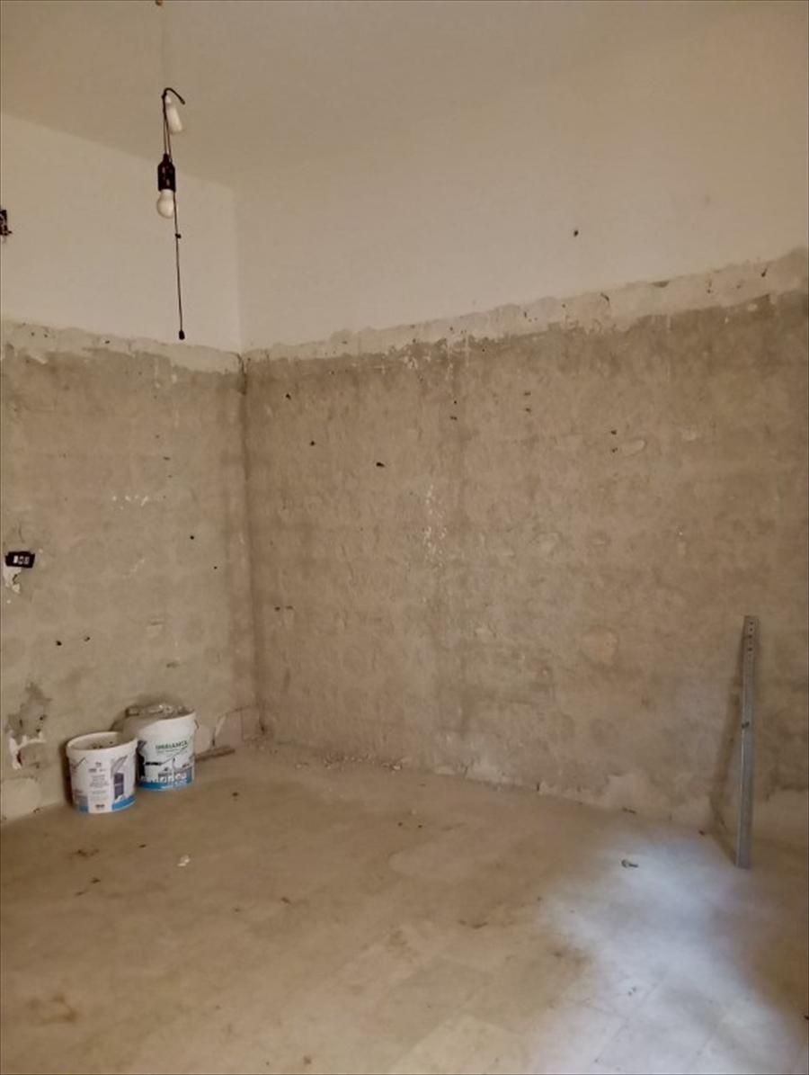 Quadrilocale da ristrutturare in via strada privata traversa irto, Reggio Calabria