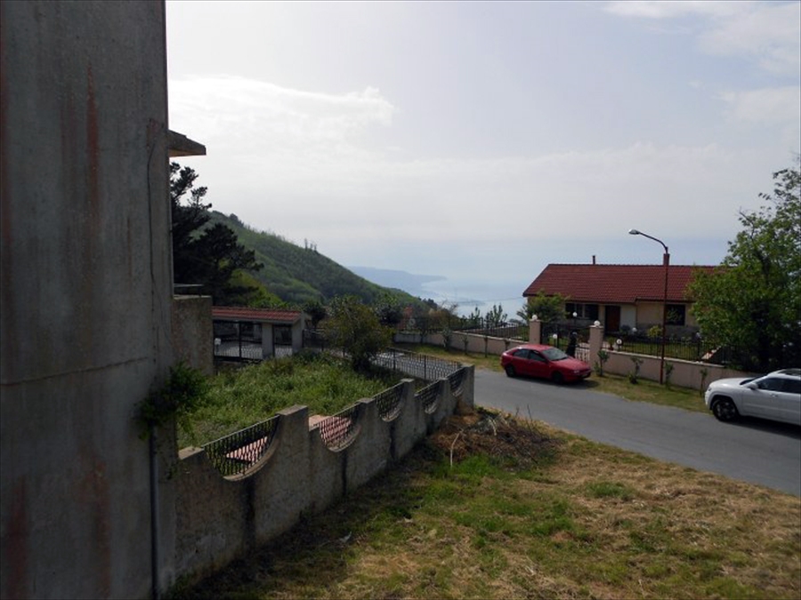 Villa con giardino in villaggio del pino, Scilla