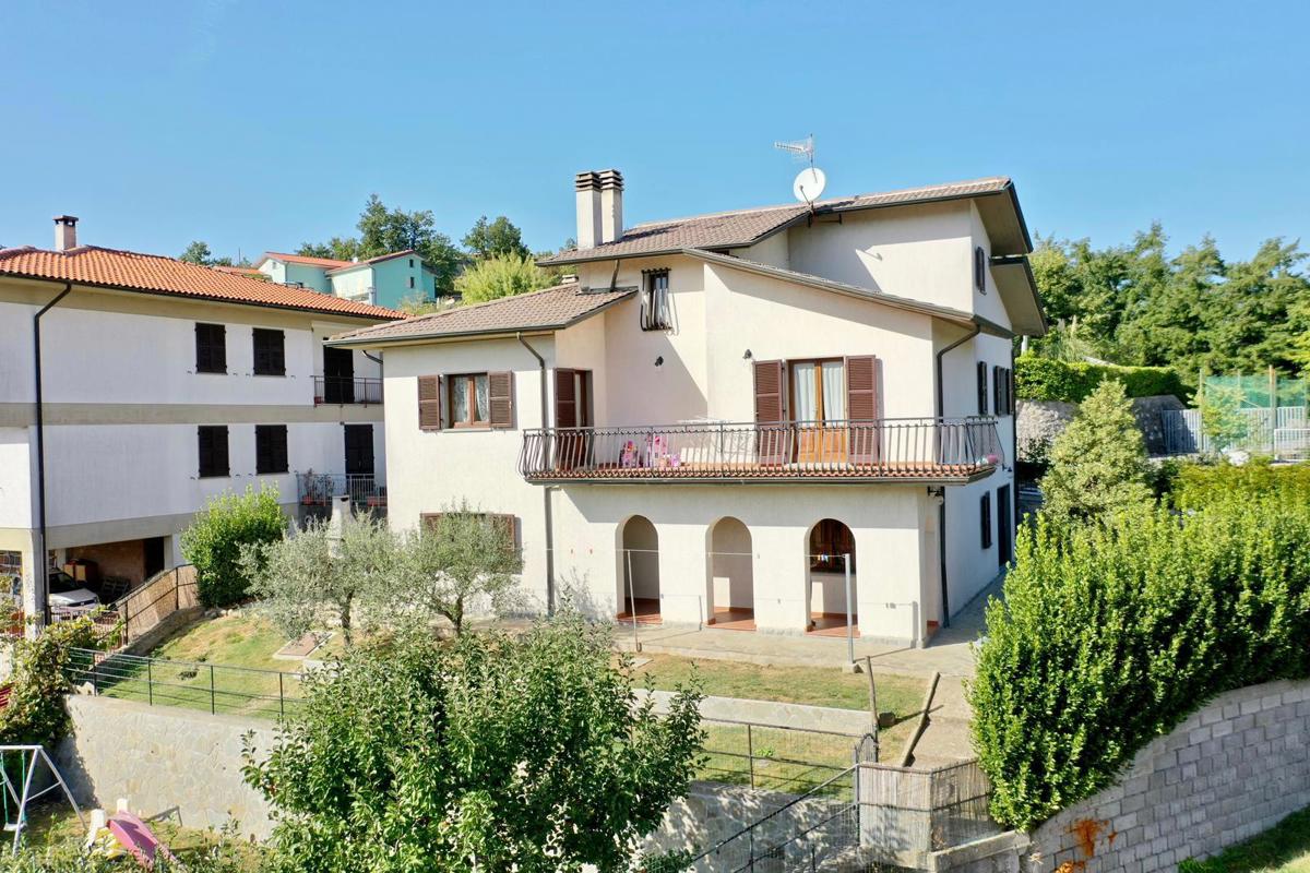 Villa in vendita a Piazza al Serchio
